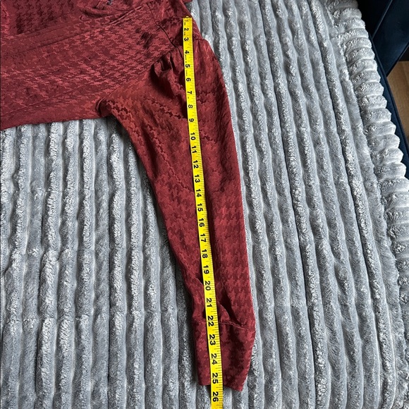 Vintage Nordstrom silk jacquard pleated blouse in burgundy red - Picture 10 of 10